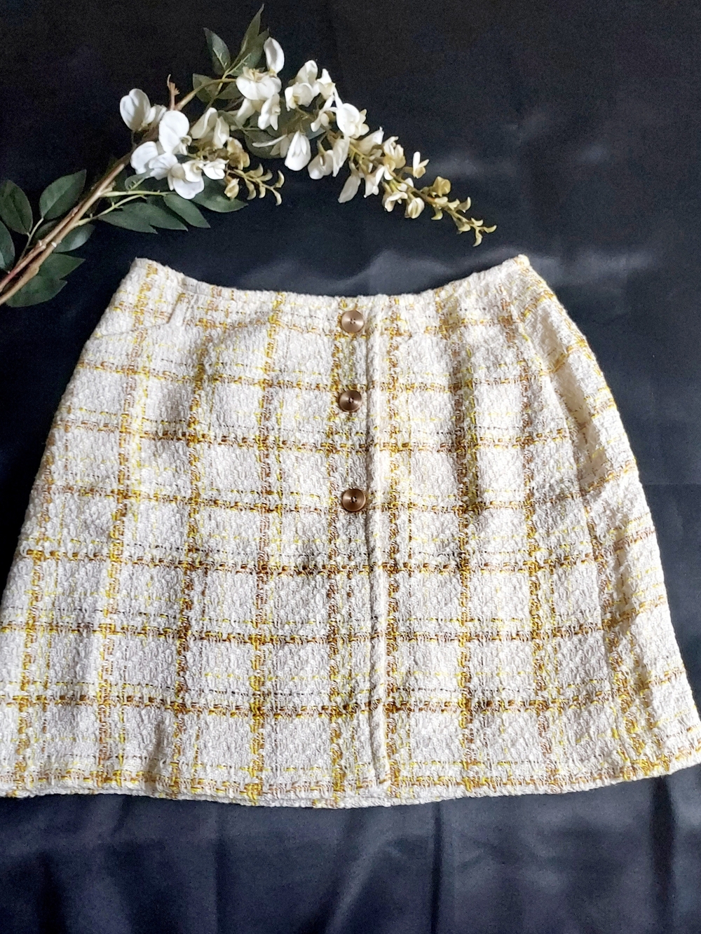 CAbi Cream Tweed Mini Skirt with Gold Plaid NWOT - Picture 2 of 7
